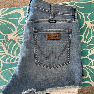 Wrangler High Rise shorts 9Avg